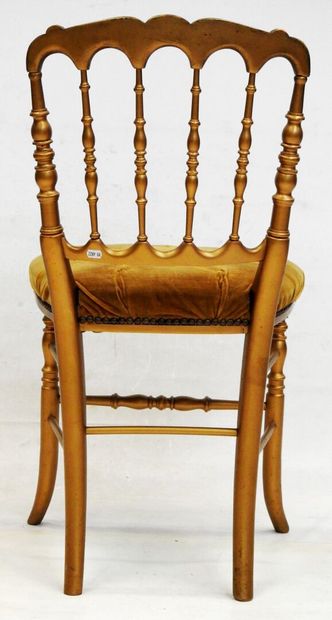 null Suite de quatre chaises "charivari" en bois doré, style Napoléon III.

83 x...