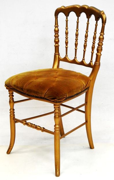 null Suite de quatre chaises "charivari" en bois doré, style Napoléon III.

83 x...