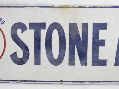 null 
PLAQUE EMAILLEE "Stone Ale" Established 1780, trade mark. 26.5 x 76 cm. Accidents,...