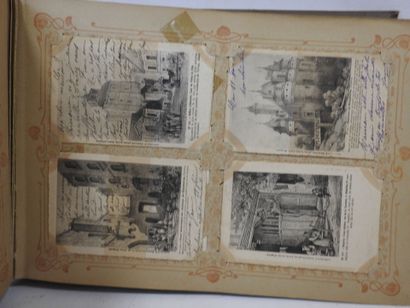 null UN ALBUM de cartes postales anciennes -Environ 450 cartes postales anciennes...