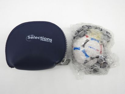 null CONTENTS OF A BAG of the selection "France 98 World Cup", including a cap, a...