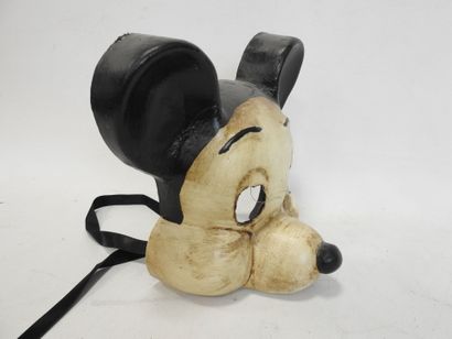 null MICKEY MOUSE : Masque ancien. Composite peint. H : 22 cm.