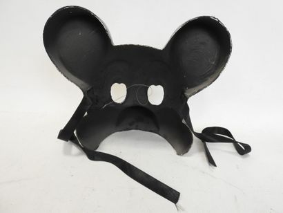 null MICKEY MOUSE : Masque ancien. Composite peint. H : 22 cm.