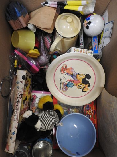 null MICKEY MOUSE : Boîtes, jeux dont puzzle, vaisselle, peluches, (...)