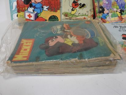 null MICKEY MOUSE : Nombreux magazines dont Journal de MICKEY, BD, Walt Disney des...