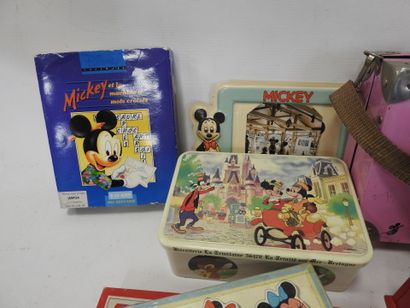 null MICKEY MOUSE : Boîtes, jeux dont puzzle, vaisselle, peluches, (...)