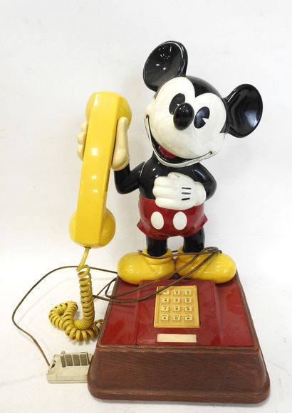 null WALT DISNEY PRODUCTION : THE MICKEY MOUSSE PHONE. Figurine en plastique sur...
