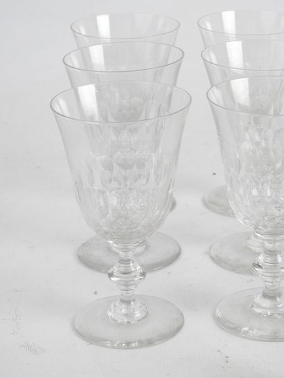 null BACCARAT : Suite de sept verres à eau en cristal à décor taillé. Circa 1900....