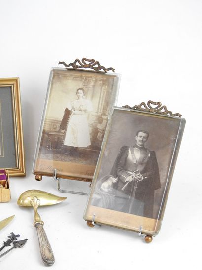 null LOT de brocante comprenant petits miroirs, encadré, deux cadres photos 1900,...