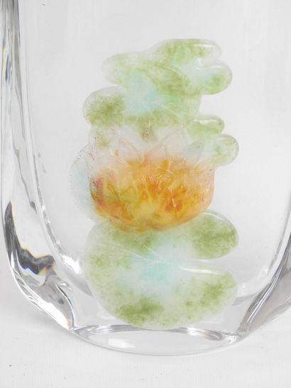 null DAUM France : Vase en cristal avec application de pâte de verre en forme de...