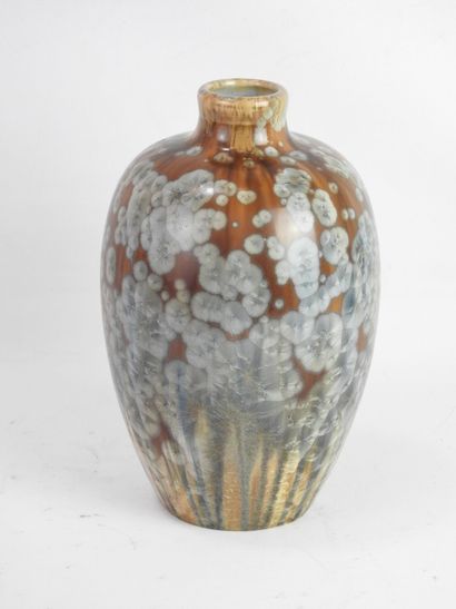 null MOUGIN à Nancy : Vase en grès de forme ovoïde à décor cristallisé. Marqué au...
