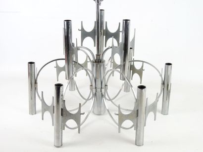 null Gaetano SCIOLARI (1927-1994) : Lustre à neuf lumières de forme cylindrique métallique...