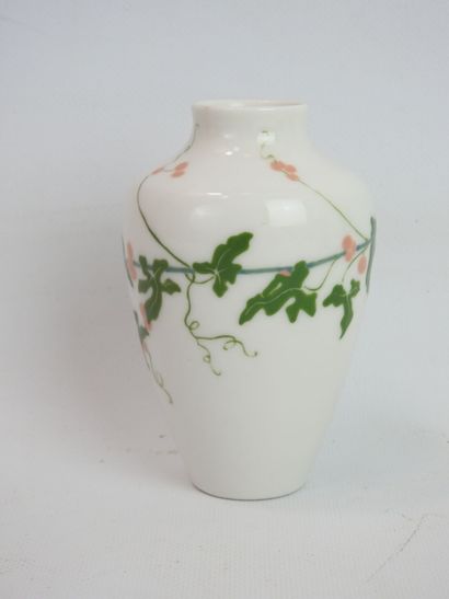 null VILBERT, école de Sèvres : Vase en porcelaine à décor de feuillages et boules...