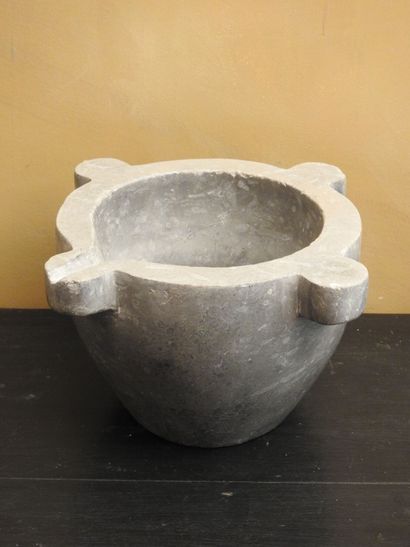 MUG in grey marble with spout. 15.5 x 28...