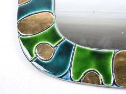 null Mithé ESPELT (1923-2020) : Miroir à encadrement en céramique émaillée vert,...