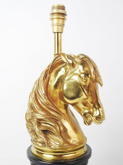 null House JANSEN: Lamp "horse head" in gilded bronze resting on a circular base...