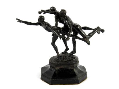 null Alfred BOUCHER (1850-1934) : "Au but". 
Epreuve en bronze à patine noire Art...
