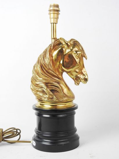 null House JANSEN: Lamp "horse head" in gilded bronze resting on a circular base...