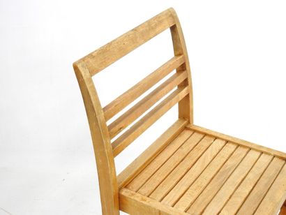 null René GABRIEL (1890-1950) : Chaise modèle 103 (le modèle créée en 1941) en chêne...