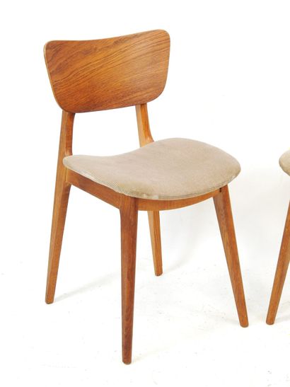 null Roger LANDAULT (1919-1983) Designer - Boutier éditeur :

Paire de chaises modèle...