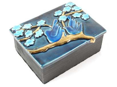 null Marion de CRECY (born in 1954): Ceramic box with tray decorated with two blue...