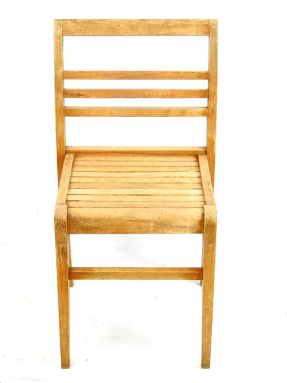 null René GABRIEL (1890-1950) : Chaise modèle 103 (le modèle créée en 1941) en chêne...