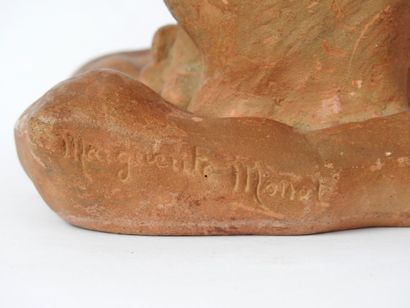 null Marguerite MONOT (1903-1961, artiste Lyonnaise). Chat assis sur un coussin en...