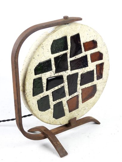 null 
Jacques AVOINET (né en 1914) : Pied de lampe en forme d'un disque en béton...