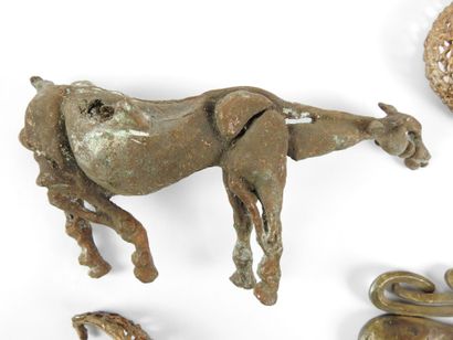 null CINQ SCULPTURES ANIMALIERES en cuivre : cheval, tétras, cerf et souris. Joint...