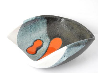 null ELCHINGER: Ceramic bowl in blue, black and orange. Signed. 26 x 21 cm