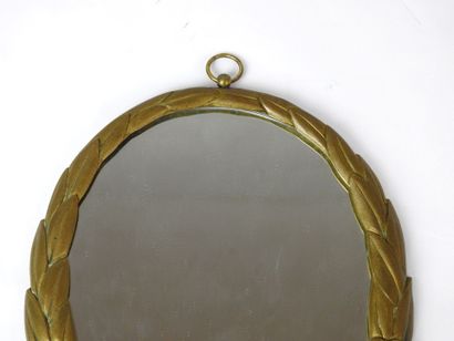 null Louis SUE (1875-1968) et André MARE (1885-1932) : Miroir à encadrement en bronze...