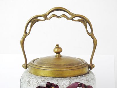 null BACCARAT : Biscuit bucket in frosted glass with acid-etched decoration of mauve...