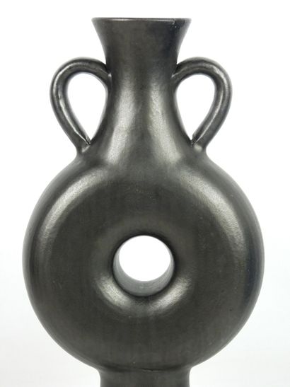 null Robert PICAULT (1919-2000): Black glazed ceramic ring vase with two handles....