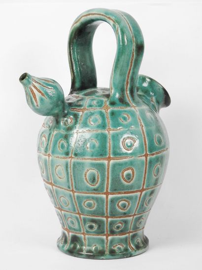 null Robert PICAULT (1919-2000) : Gargoulette en céramique émaillé turquoise scarifié...