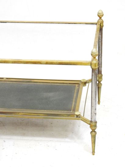 null Maison BAGUES : Table basse à plateau rectangulaire en verre encadré de bronze...