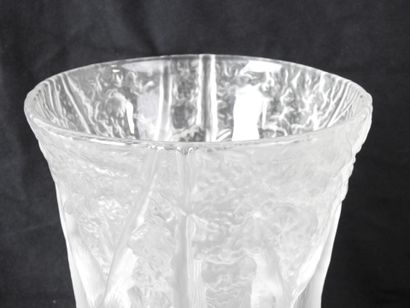 null Manufacture Josef INWALD : "Dans la fôret". Vase en verre moulé pressé à décor...