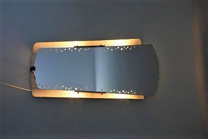 null Ernest IGL (1920-2011) : Miroir retro éclairé en métal perforé. Edition Hillebrand....