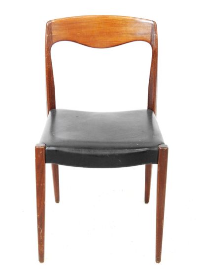 null Niels Otto MOLLER (1920-1982) attribué à: Chaise en teck et skai noir. 83 x...