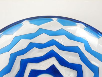 null SAINT LOUIS : Coupe ronde en cristal à décor de cercles bleu sur fond incolore....