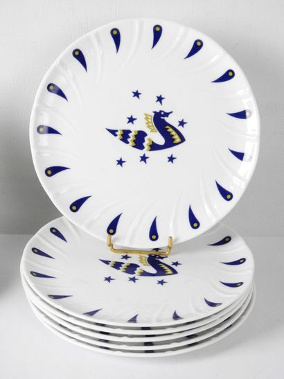 null Jean PICART LE DOUX (1902-1982) d'après : 

- Six assiettes à dessert en porcelaine...