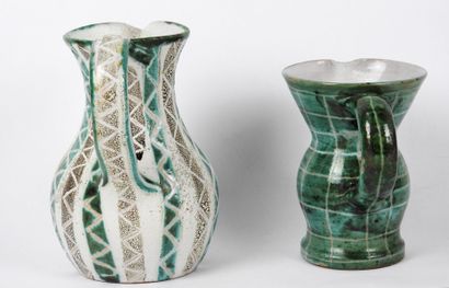 null Robert PICAULT ( 1919-2000): Deux pichets en céramique, l'un émaillé turquoise...