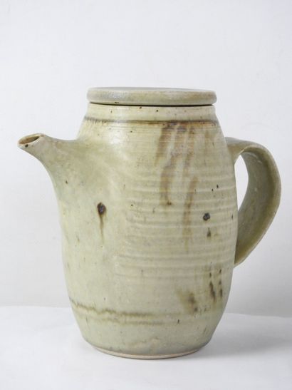 null Jacqueline and Bernard COURCOULE (XXth) 

- Stoneware pot and its lid. H: 19...
