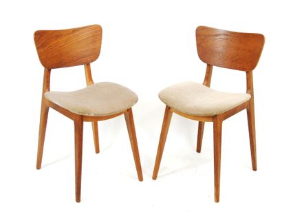 null Roger LANDAULT (1919-1983) Designer - Boutier éditeur :

Paire de chaises modèle...