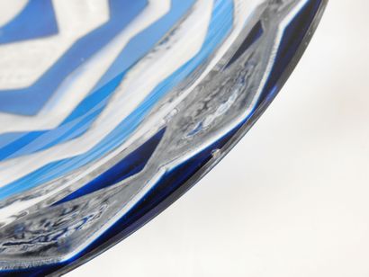 null SAINT LOUIS : Coupe ronde en cristal à décor de cercles bleu sur fond incolore....