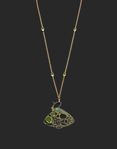 null Peacock" pendant with its chain in 18 K gold finely enamelled and decorated...