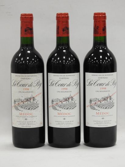 null 12 bottles Château La Tour de By Médoc 1998. In cardboard box