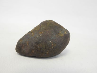 null Importante météorite ATAXITE ; Longueur : 12,5 cm ; Poids : 2 060g