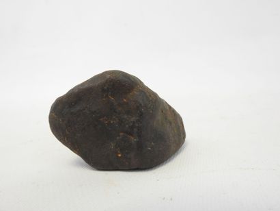 null Importante météorite ATAXITE ; Longueur : 12,5 cm ; Poids : 2 060g