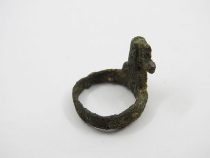 null Bague dite « clé-bague » en bronze, Epoque romaine 2e au 4e siècle après J-...