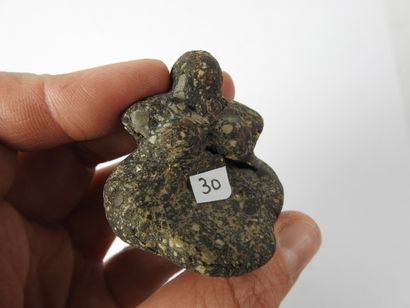 null Idole stéatopyge féminine 

Hauteur : 4 ,6cm

Très probablement Europe de l'Est...
